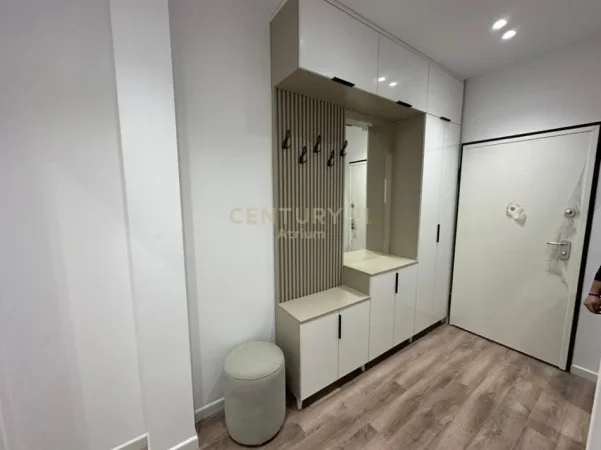 Tirane, jepet me qera apartament 1+1+Aneks+Ballkon Kati 5, 81 m² 750 € (Emerald Center)