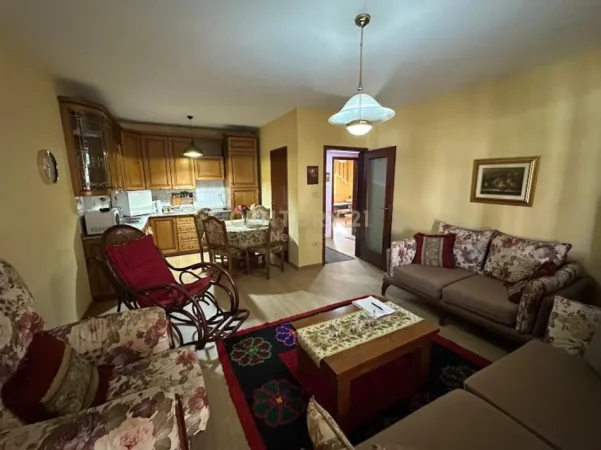 Tirane, jepet me qera apartament 2+1+Aneks+Ballkon Kati 3, 100 m² 1.000 € 