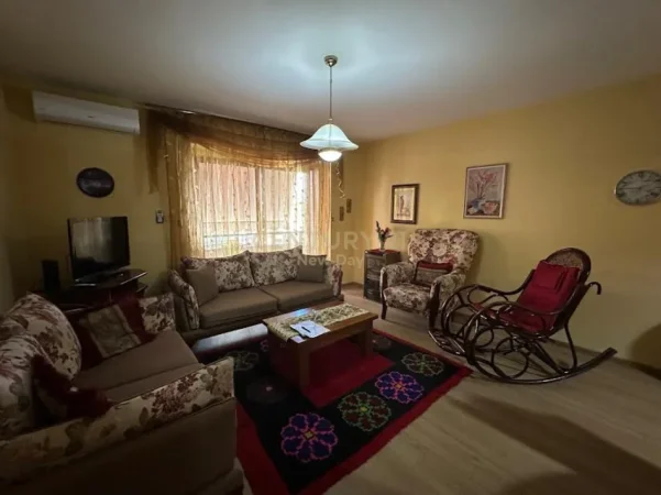 Tirane, jepet me qera apartament 2+1+Aneks+Ballkon Kati 3, 100 m² 1.000 € 