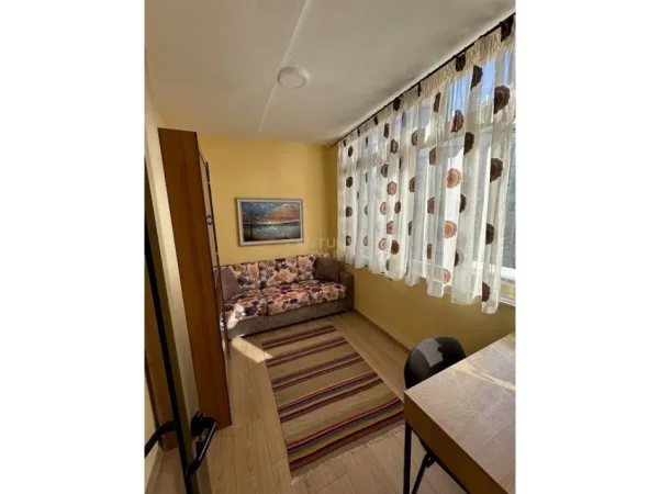 Tirane, jepet me qera apartament 2+1+Aneks+Ballkon Kati 3, 100 m² 1.000 € 