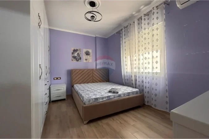 Vlore, jepet me qera apartament 2+1+Ballkon Kati 8, 75 m² 500 € (Rruga Hasan Kushta, Albano Romina, Vlorë)