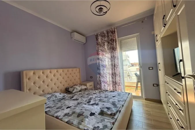 Vlore, jepet me qera apartament 2+1+Ballkon Kati 8, 75 m² 500 € (Rruga Hasan Kushta, Albano Romina, Vlorë)
