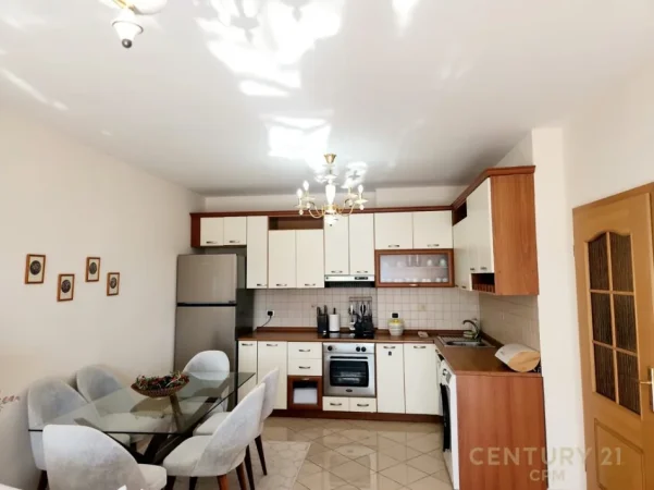 Tirane, jepet me qera apartament 2+1+Aneks+Ballkon Kati 11, 130 m² 1.300 € 