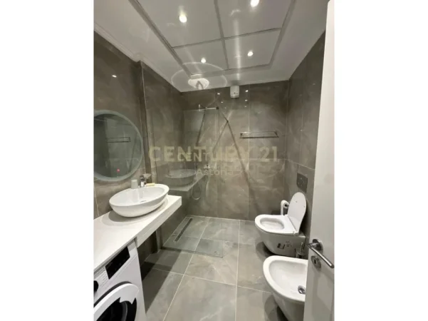 Tirane, jepet me qera apartament 1+1+Aneks+Ballkon Kati 2, 70 m² 600 € 