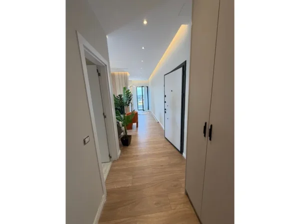 Shqiperi, jepet me qera apartament 1+1+Aneks+Ballkon Kati 12, 82 m² 1.200 € 