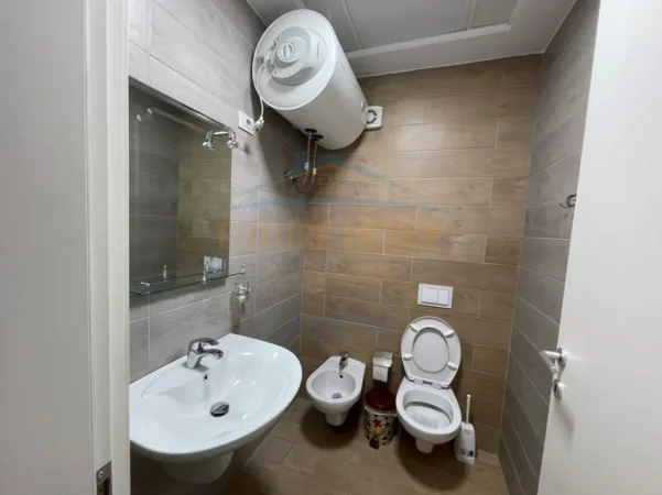 Tirane, jepet me qera apartament 2+1+Ballkon Kati 3, 94 m² 750 € (Fiori Di Bosco)