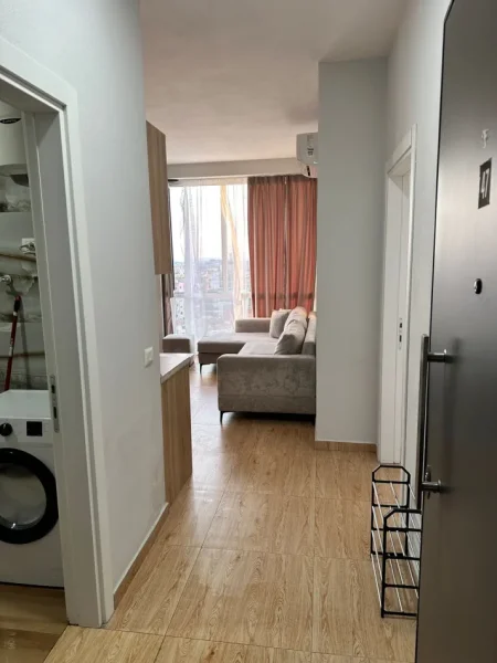 Tirane, jepet me qera apartament 1+1 Kati 8, 75 m² 500 € (Rruga Riza Cerova)