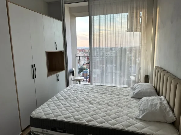 Tirane, jepet me qera apartament 1+1 Kati 8, 75 m² 500 € (Rruga Riza Cerova)