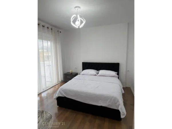 Tirane, jepet me qera apartament+verande | Penthouse 2+1+Aneks+Ballkon Kati 5, 105 m² 700 € 