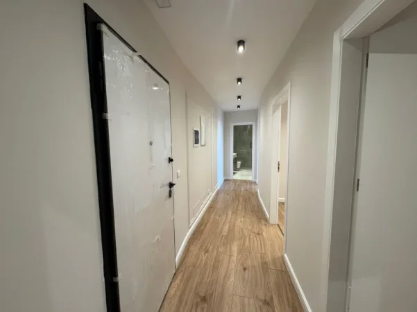 Tirane, jepet me qera zyre Kati 3, 125 m² 1.600 € (Liqeni Artificial, Lake View)