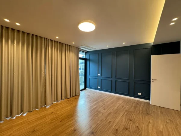 Tirane, jepet me qera zyre Kati 3, 125 m² 1.600 € (Liqeni Artificial, Lake View)