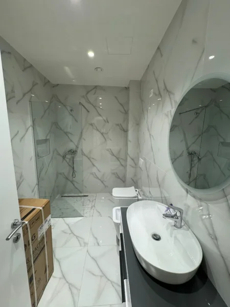 Tirane, jepet me qera zyre Kati 3, 125 m² 1.600 € (Liqeni Artificial, Lake View)