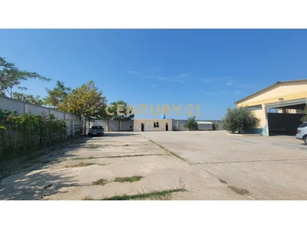 Vlore, shitet magazine Kati 0, 6.795 m² 670.000 € (Hyrja e Vlores)