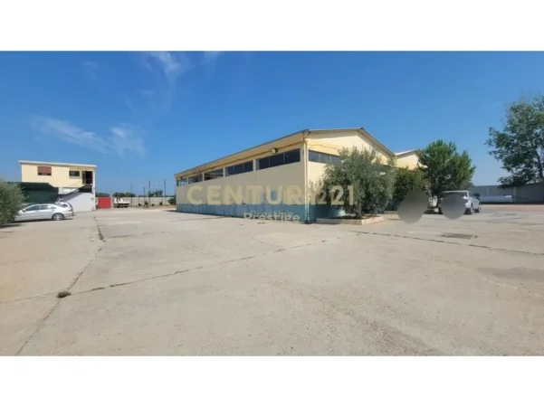 Vlore, shitet magazine Kati 0, 6.795 m² 670.000 € (Hyrja e Vlores)