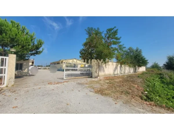 Vlore, shitet magazine Kati 0, 6.795 m² 670.000 € (Hyrja e Vlores)