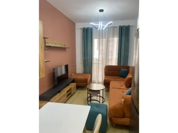 Tirane, jepet me qera apartament 1+1+Ballkon Kati 1, 51 m² 400 € (REZIDENCA KADIU)