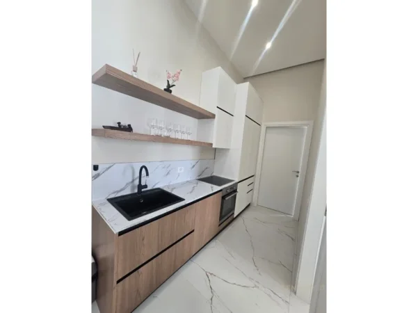 Shqiperi, jepet me qera apartament 2+1+Aneks+Ballkon Kati 2, 80 m² 1.105 € (Donika Center)