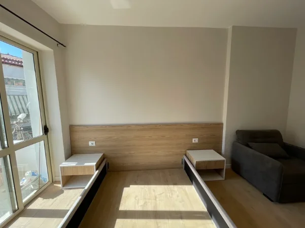 Tirane, jepet me qera apartament 1+1+Ballkon Kati 3, 60 m² 600 € (Rruga e Durresit)