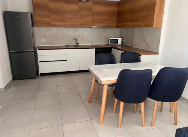 Tirane, jepet me qera apartament 2+1 Kati 3, 80 m² 650 € (rezidenca kodra e diellit)