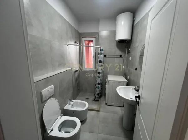Tirane, jepet me qera apartament 1+1 Kati 3, 64 m² 550 € (Rruga 5 Maji)