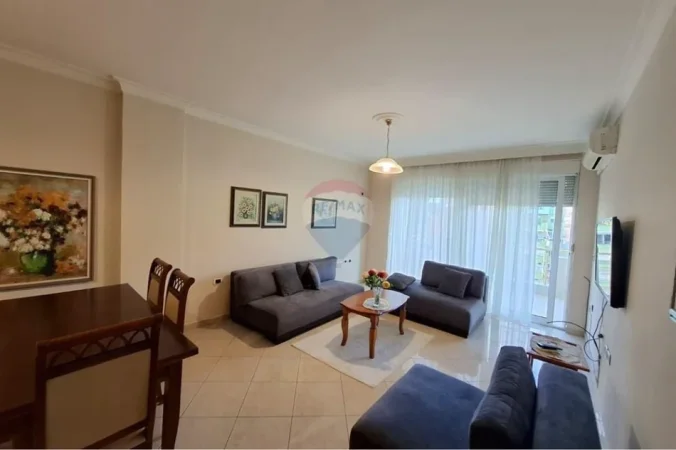 Tirane, jepet me qera apartament 2+1+Ballkon Kati 3, 100 m² 850 € (Bllok)