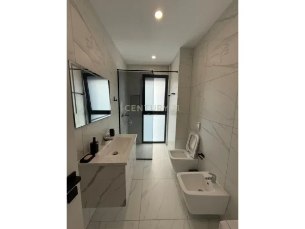 Tirane, jepet me qera apartament 1+1+Aneks+Ballkon Kati 5, 66 m² 700 € (FIORI DI BOSKO)