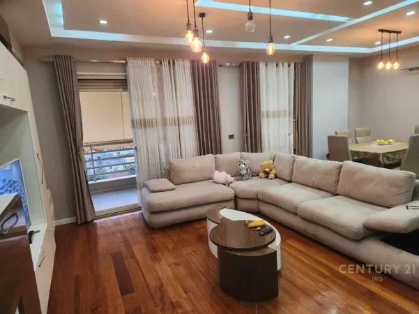 Tirane, jepet me qera apartament 2+1+Aneks+Ballkon Kati 12, 135 m² 1.000 € (Hipoteka)