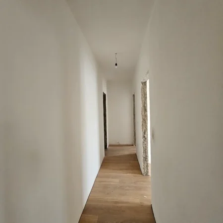 Tirane, shitet apartament 2+1+Ballkon , 95 m² 125.000 € (Tirana Entry Sheshi Shqiponja)