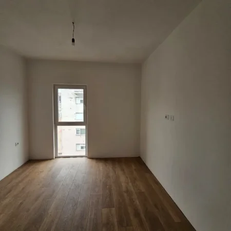 Tirane, shitet apartament 2+1+Ballkon , 95 m² 125.000 € (Tirana Entry Sheshi Shqiponja)
