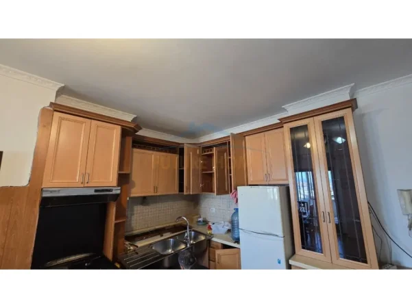 Tirane, jepet me qera apartament 1+1+Ballkon Kati 10, 53 m² 500 € (Pallati me Shigjeta)