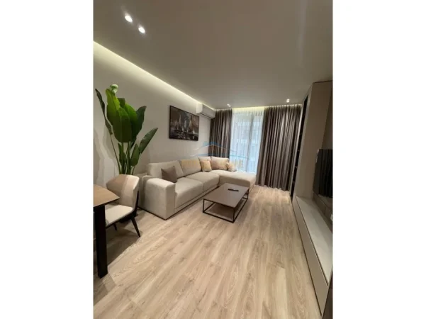 Tirane, jepet me qera apartament 2+1+Ballkon Kati 1, 112 m² 1.500 € (Golden Tower Residence)