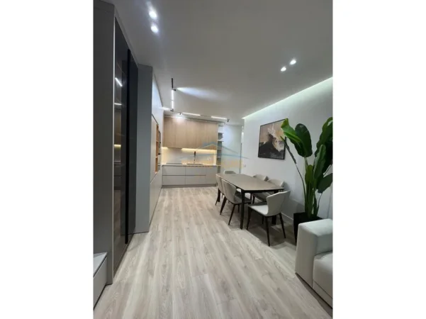 Tirane, jepet me qera apartament 2+1+Ballkon Kati 1, 112 m² 1.500 € (Golden Tower Residence)