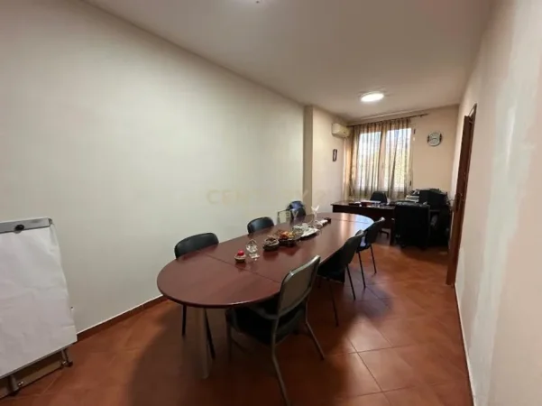 Tirane, jepet me qera zyre Kati 5, 58 m² 
