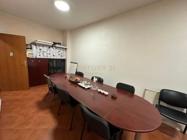 Tirane, jepet me qera zyre Kati 5, 58 m² 