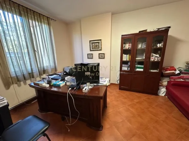 Tirane, jepet me qera zyre Kati 5, 58 m² 