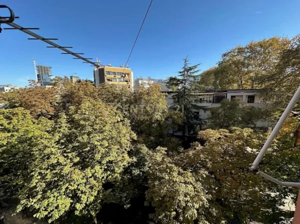Tirane, jepet me qera zyre Kati 5, 58 m² 
