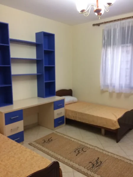 Tirane, jepet me qera apartament 3+1 Kati 5, 120 m² 750 € (Rruga Aksim Vokshi, Kompleksi Panorama)