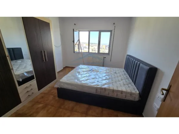 Tirane, jepet me qera apartament 1+1 Kati 10, 53 m² 500 € (PALLATI ME SHIGJETA)