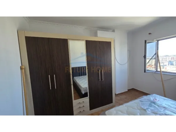 Tirane, jepet me qera apartament 1+1 Kati 10, 53 m² 500 € (PALLATI ME SHIGJETA)
