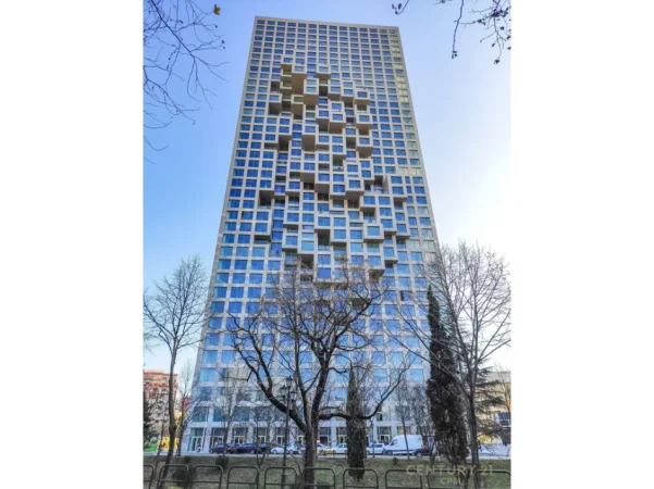 Tirane, jepet me qera ambjent biznesi Kati 2, 118 m² (Downtown 1)