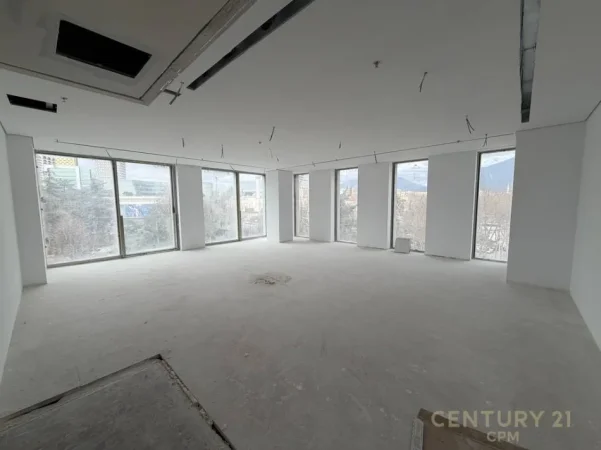 Tirane, jepet me qera ambjent biznesi Kati 2, 118 m² (Downtown 1)
