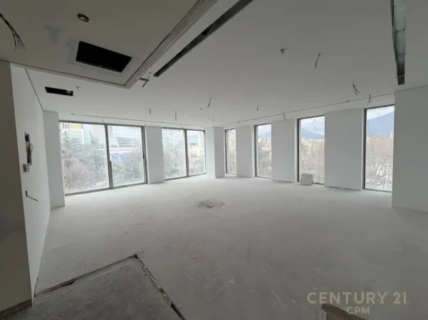 Tirane, jepet me qera ambjent biznesi Kati 2, 118 m² (Downtown 1)