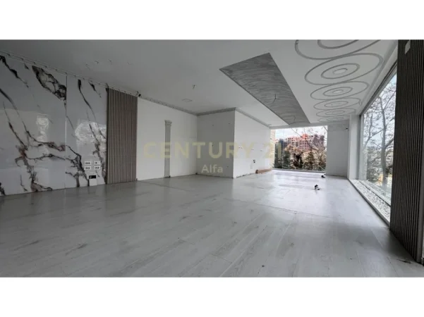 Tirane, jepet me qera ambjent biznesi Kati 1, 72 m² 1.050 € (Mozaiku)