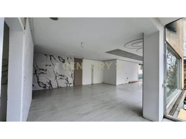 Tirane, jepet me qera ambjent biznesi Kati 1, 72 m² 1.050 € (Mozaiku)