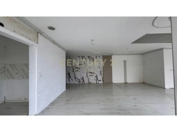 Tirane, jepet me qera ambjent biznesi Kati 1, 72 m² 1.050 € (Mozaiku)