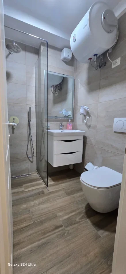 Tirane, jepet me qera apartament 2+1 Kati 3, 80 m² 