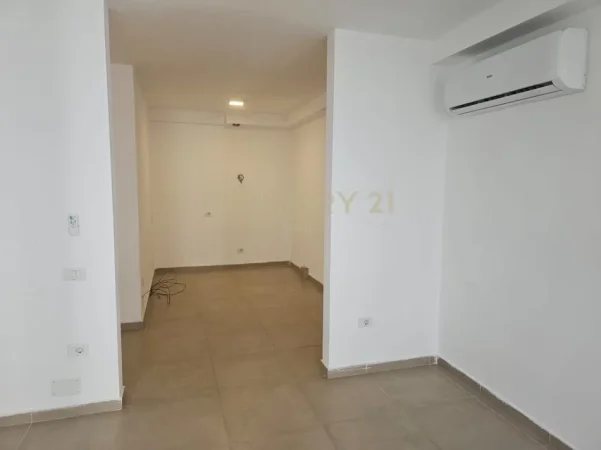 Tirane, jepet me qera ambjent biznesi Kati 1, 81 m² (Liceu Artistik)