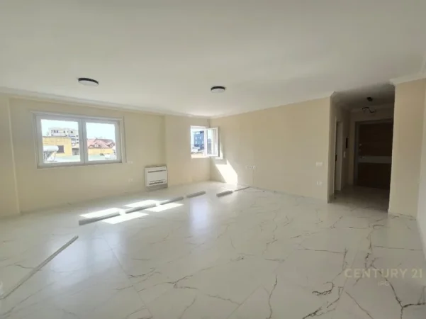 Tirane, jepet me qera ambjent biznesi Kati 4, 100 m² 900 € (Donika Center)