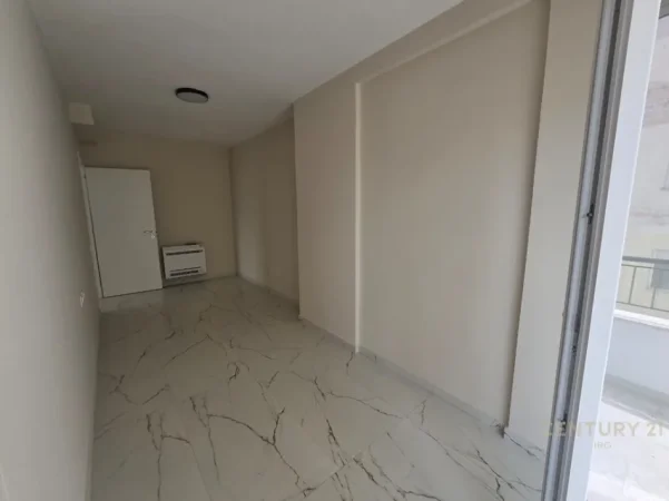 Tirane, jepet me qera ambjent biznesi Kati 4, 100 m² 900 € (Donika Center)