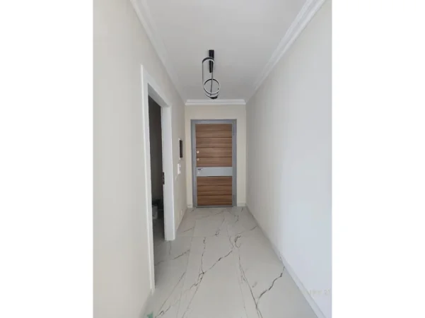 Tirane, jepet me qera ambjent biznesi Kati 4, 100 m² 900 € (Donika Center)